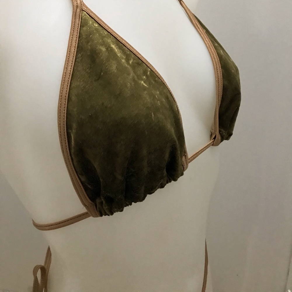 Bikini - Picture 3 of 6